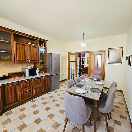 Spacious 3br For 8 With 2 Balconies Tirana