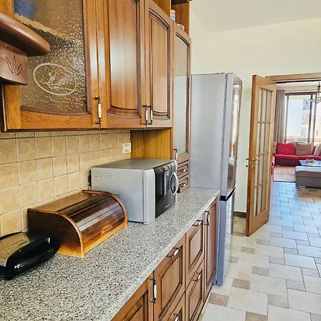 Spacious 3br For 8 With 2 Balconies Tirana