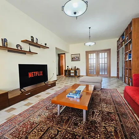 Spacious 3br For 8 With 2 Balconies アパート