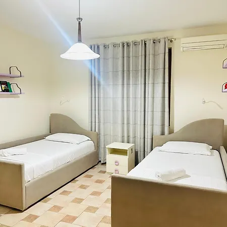 Spacious 3Br Apartment For 8 With 2 Balconies