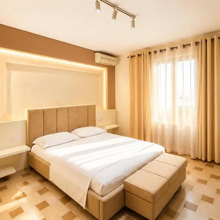 Spacious 3br For 8 With 2 Balconies *