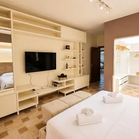 Lägenhet Spacious 3br For 8 With 2 Balconies *