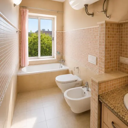 Spacious 3br For 8 With 2 Balconies Lägenhet Tirana