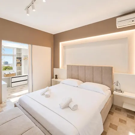 Spacious 3br For 8 With 2 Balconies *